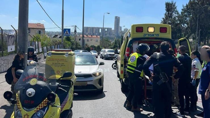 זירת התאונה בירושלים בה נפצע קשה קשיש בן 80