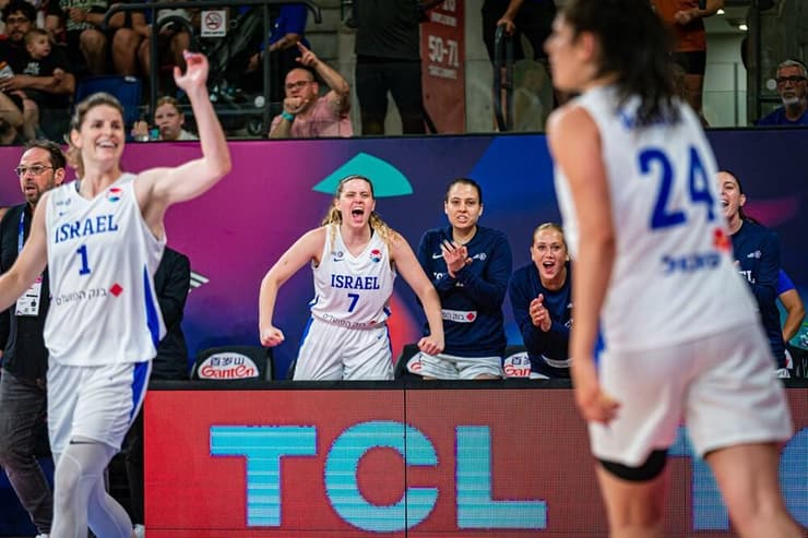 "משחק חשוב". אייזנר (האתר הרשמי של פיב"א) שחקנית נבחרת ישראל גילי אייזנר