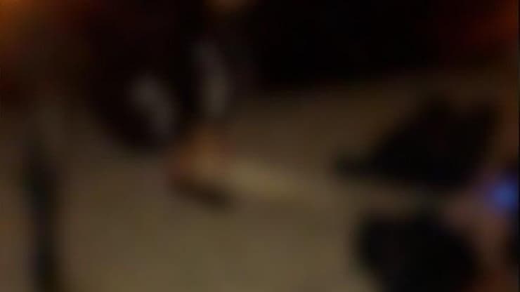 תיעוד קשה: תושב חיפה הותקף על ידי שני קטינים לאחר שסירב לתת להם סיגריות