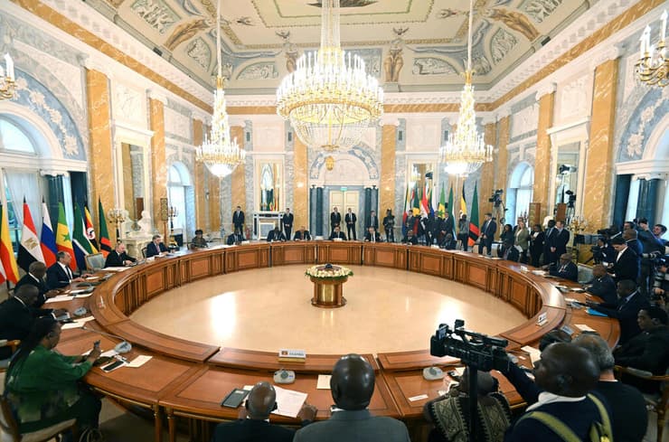 נשיא רוסיה ולדימיר פוטין עם מנהיגים מ אפריקה שיחות שלום אוקראינה