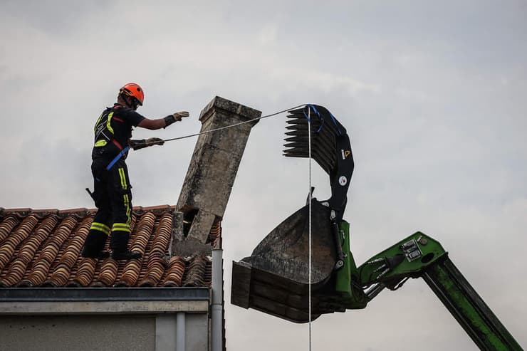 צרפת תוצאות רעידת אדמה ב מערב המדינה דרגה 5.3 עד 5.8