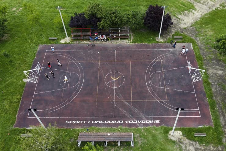 מגרש כדורסל בסומבור, עיר מולדתו של ניקולה יוקיץ'
