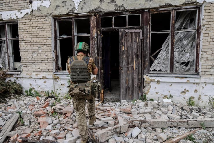 אוקראינה חייל אוקראיני ב כפר ש שוחרר ב מחוז דונייצק