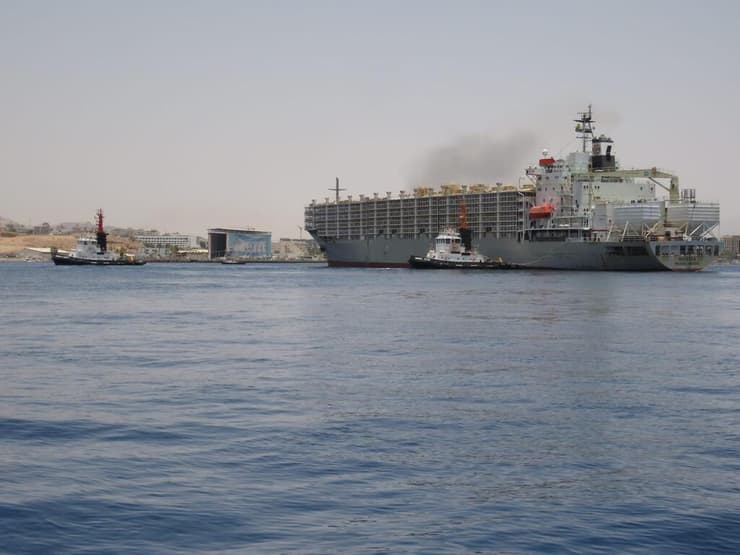 ספינת המשלוחים החיים במפרץ אילת