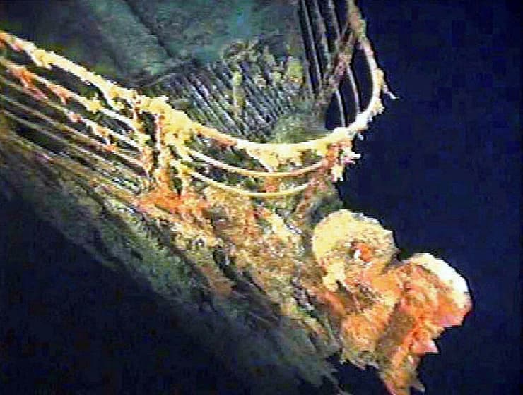 שרידי ה אונייה ספינה טיטאניק בקרקעית הים