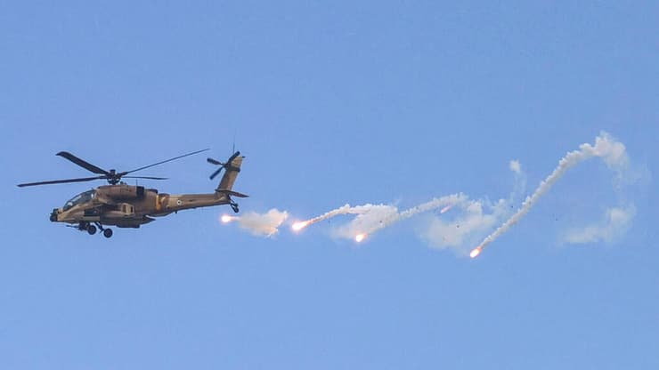 מסוק אפאצ'י AH-64 של  צה"ל מעל ג'נין