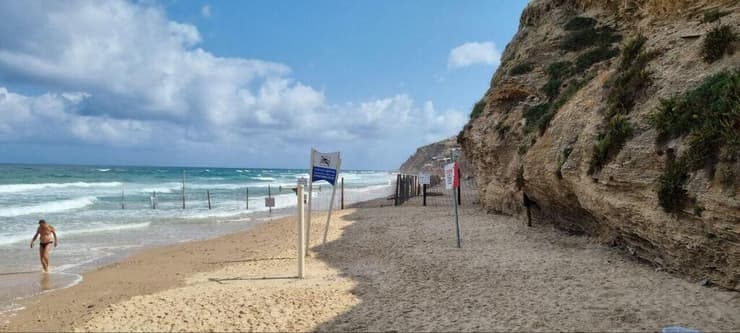 סכנת מפולת: חלקים בחוף סגורים עם גדרות