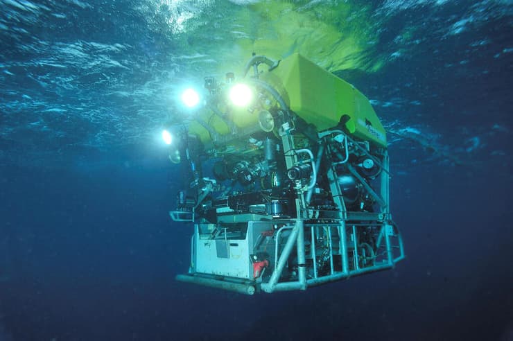 רובוט ימי בשם ויקטור 6000 שנמצא על גבי ספינת מחקר צרפתית שמשתתפת בחיפושים אחרי צוללת טיטאן שנעלמה במסע לשרידי ה טיטאניק