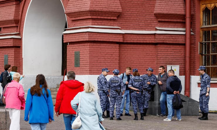 משטרה הכיכר האדומה מוסקבה רוסיה אבטחה