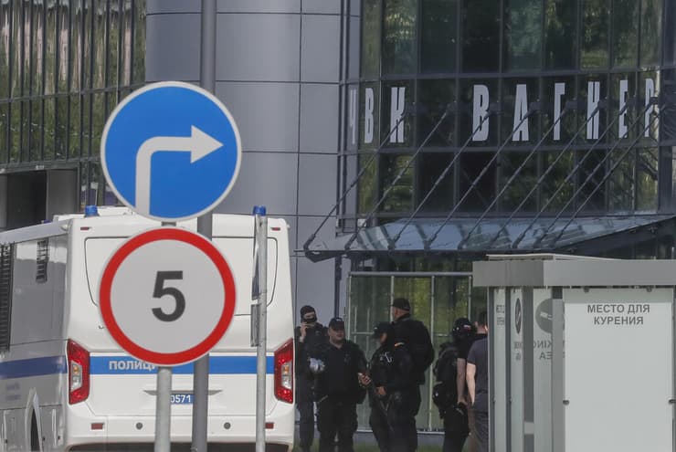 משטרת רוסיה חוסמת את הכניסה לבניין של קבוצת וגנר ב סנט פטרבורג