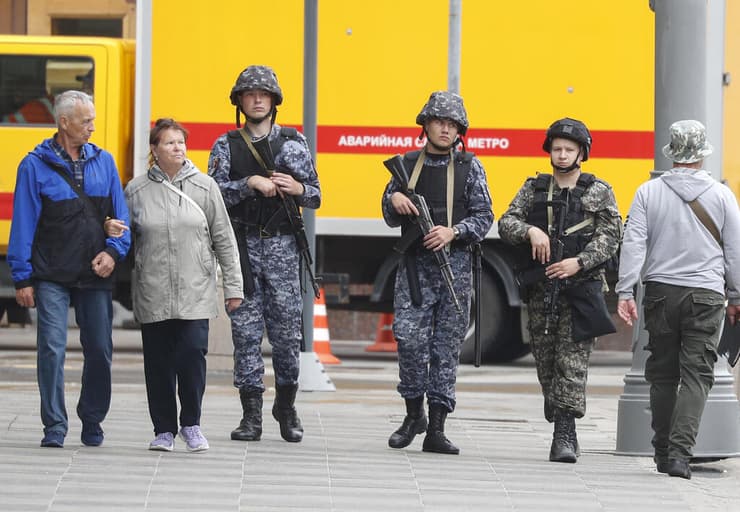 מאבטחים אבטחה שומרים ב מרכז העיר מוסקבה רוסיה
