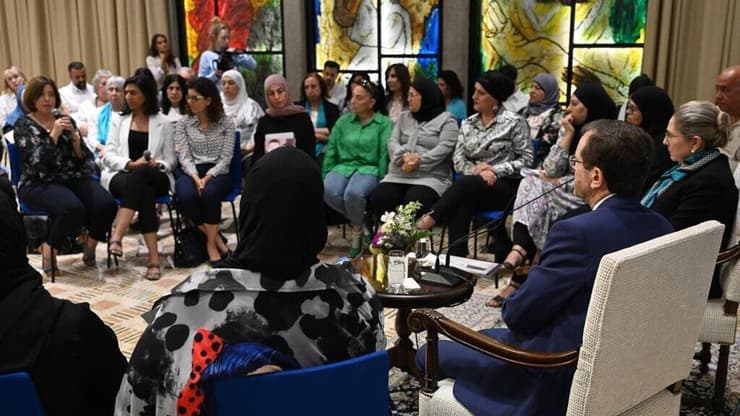 נשיא המדינה יצחק הרצוג אירח נשים ואמהות שאיבדו את יקיריהם לאור האלימות בחברה הערבית