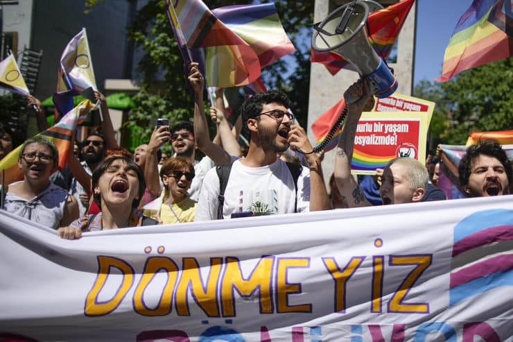 טורקיה מצעד הגאווה איסטנבול עשרות עצורים