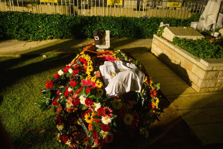 קברו של אור ישראלוב ז"ל שנהרג בתרגיל בבא"ח צנחנים