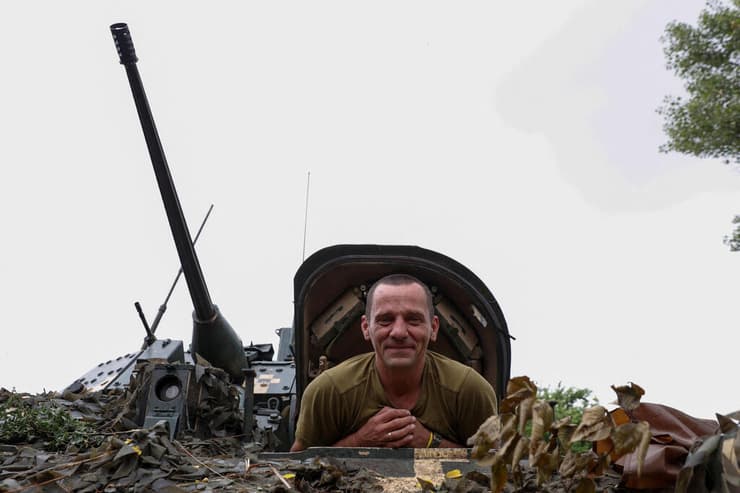 נגמ"ש לחימה מתוצרת ארה"ב בראדלי M2 שמשמש את צבא אוקראינה  ב מלחמה מול רוסיה בקרבות באזור זפוריז'יה