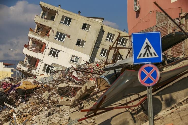 נזקי רעידת האדמה הכתבה בטורקיה