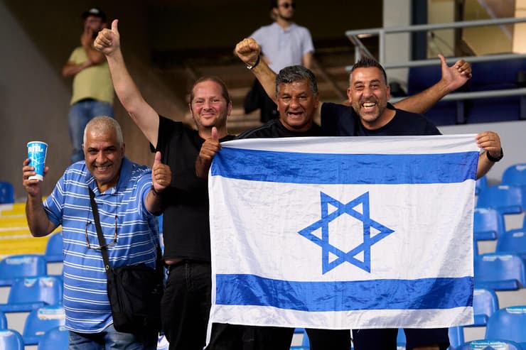 אוהדים ישראלים חוגגים בטביליסי