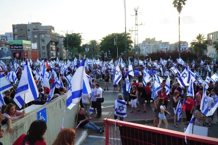 הפגנת מחאה בנס ציונה