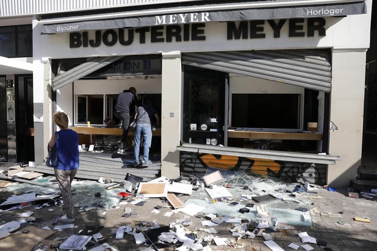 צרפת מארסיי הרס נזק אחרי עוד ליל מהומות על הרג הנער נאהל
