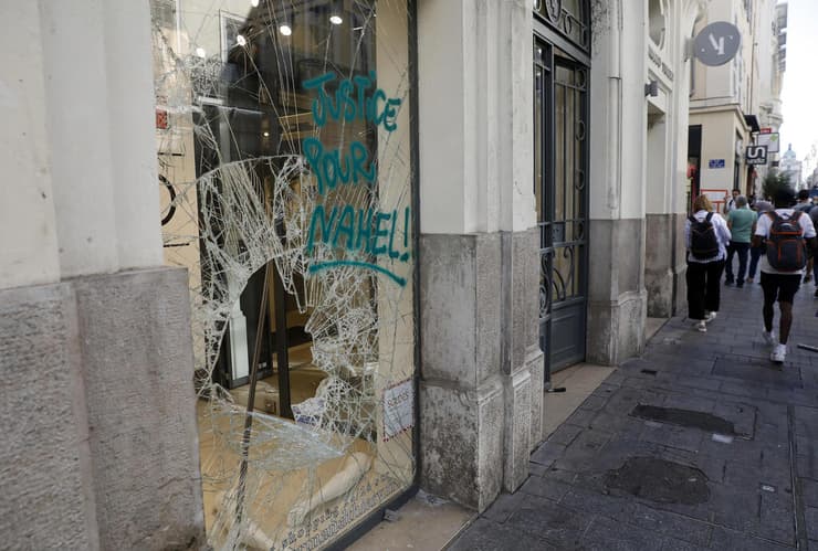 צרפת מארסיי הרס נזק אחרי עוד ליל מהומות על הרג הנער נאהל