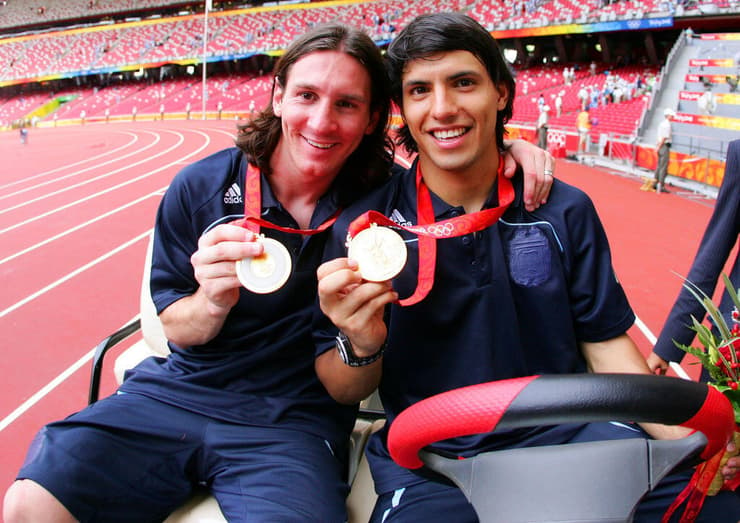 מסי ואגוארו עם מדליית הזהב בבייג'ינג 2008