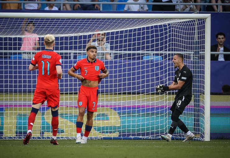 צרפתי חוגג (צילום: עוז מועלם) שחקן נבחרת אנגליה הצעירה מורגן גיבס-ווייט