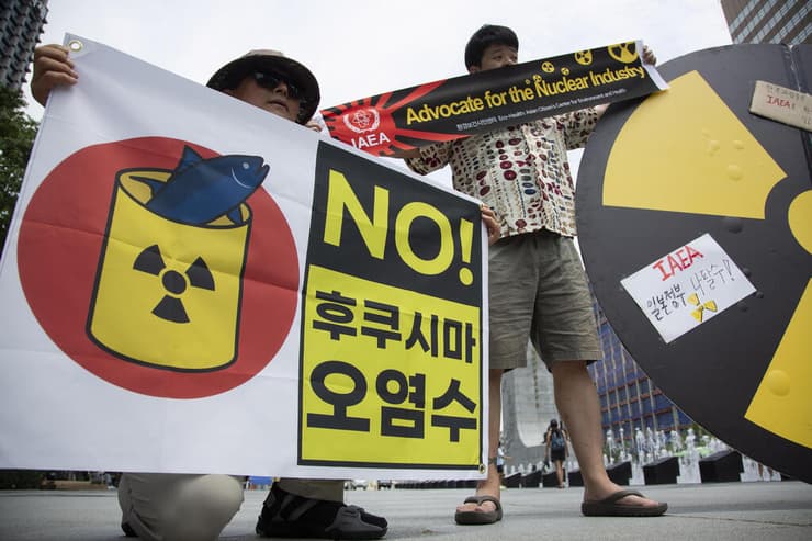 דרום קוריאה מפגינים נגד ה תוכנית של יפן להזרים מים רדיואקטיביים ל אוקיינוס אסון פוקושימה גרעיני