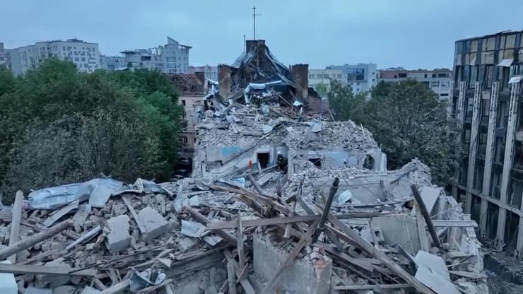אוקראינה לבוב מתקפת טילים רוסית הרוגים הרס ב בתים