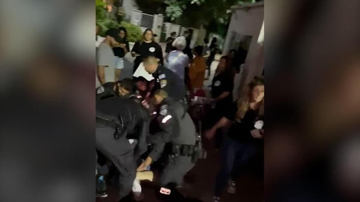 תיעוד ממעצר המפגינים מול ביתו של יואב קיש בהפגנה נגד תיקון חוק המצלמות בהוד השרון