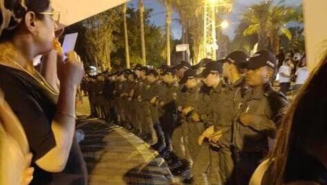 תיעוד ממעצר המפגינים מול ביתו של יואב קיש בהפגנה נגד תיקון חוק המצלמות בהוד השרון