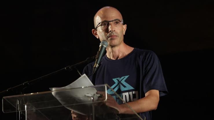 יובל נח הררי בקפלן, תל אביב