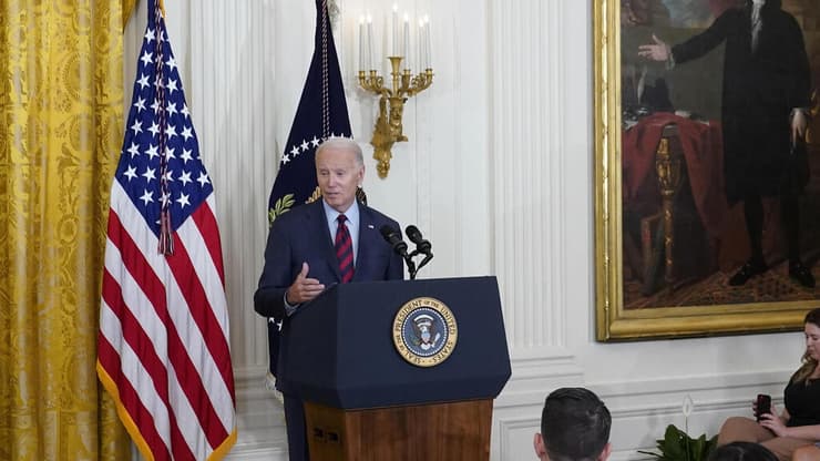 נשיא ארה"ב ג'ו ביידן נואם על הורדת עלויות הבריאות