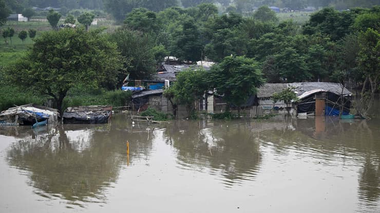 הצפות שיטפונות ב ניו דלהי הודו גשמי מונסון
