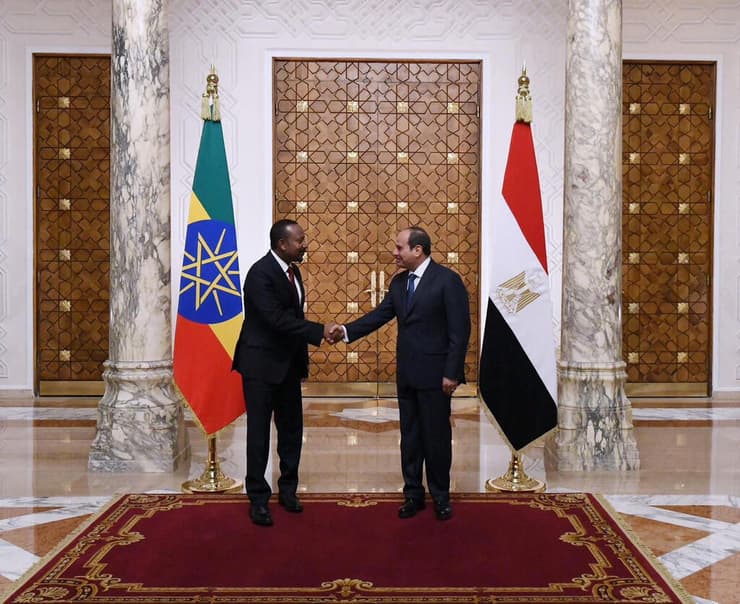 נשיא מצרים א-סיסי נפגש עם ראש ממשלת אתיופיה אביי אחמד לדיון בנוגע למצב ב סודן בקהיר