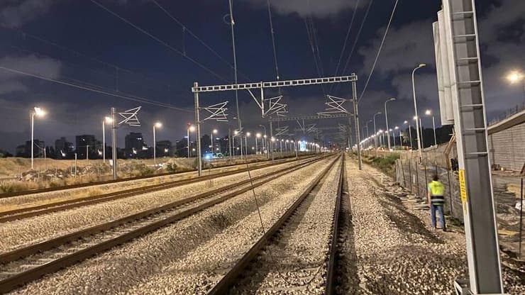 כבל החשמל המשוחרר, בין תחנת תל אביב להרצליה 