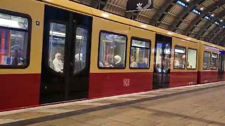 הסרטון שצילם אסף בתחנת הרכבת באלכסנרפלאץ בברלין, גרמניה, רגע לפני שהתנפלו עליו 2 התוקפים הערבים