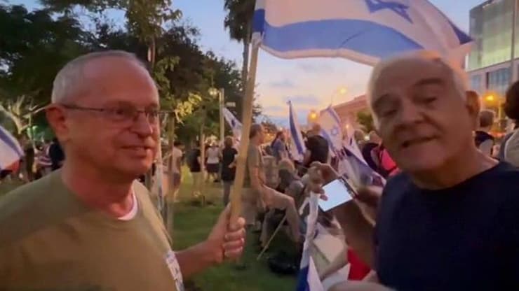 ציון ועמי, מפגינים בתל אביב