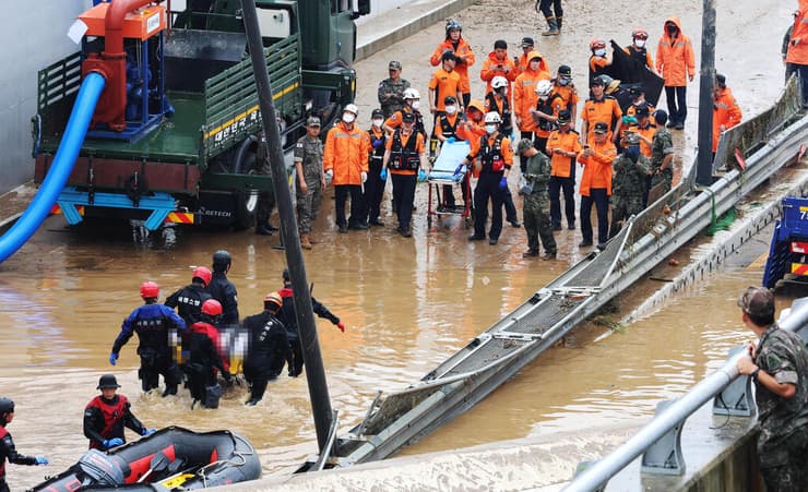 דרום קוריאה שיטפונות הרוגים ב מנהרה שהוצפה