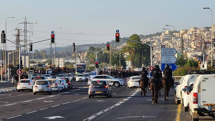 תושבי פוריידיס חוסמים את כביש 4 במחאה על האלימות בחברה הערבית