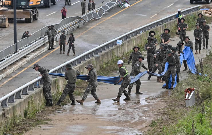 דרום קוריאה שיטפונות הרוגים ב מנהרה שהוצפה