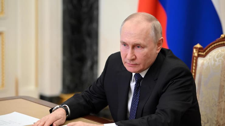 נשיא רוסיה פוטין בדיון עם בכירי ממשלתו על מתקפה נגד גשר קרים מלחמה אוקראינה