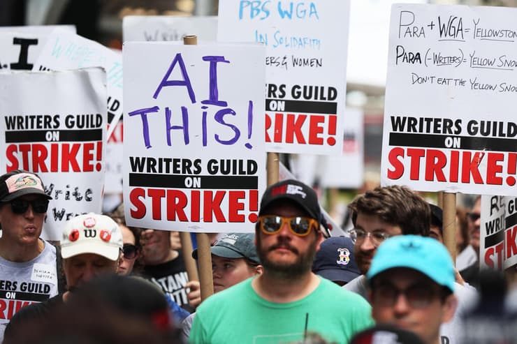 הפגנה של שחקנים ותסריטאים בניו יורק