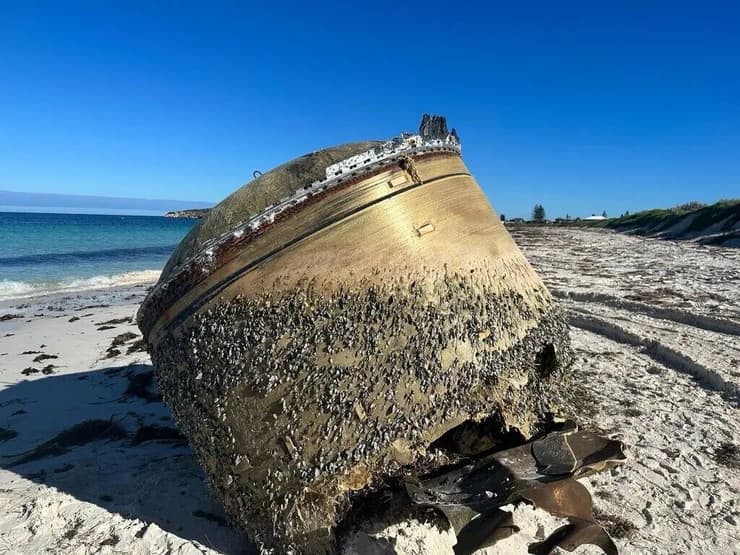 אוסטרליה עצם בלתי מזוהה ש נפלט מה ים