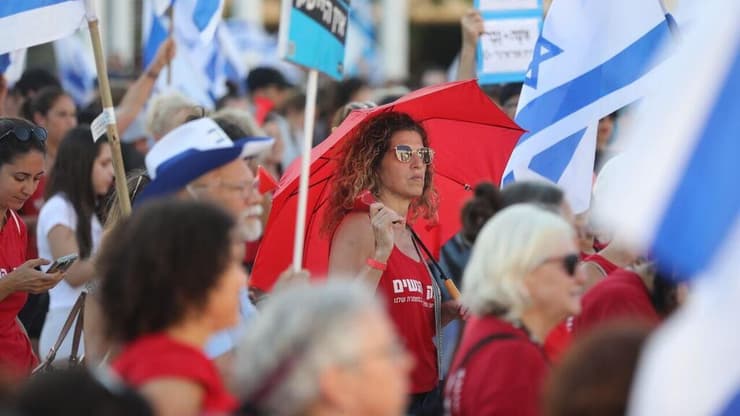 צעדת הפגנת חירום על פגיעה בזכויות נשים לשגרירות ארה"ב בתל אביב