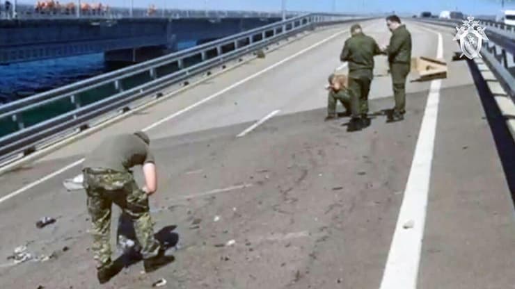 רוסיה חצי האי קרים הנזק ש נגרם ל גשר קרץ' אחרי ש הותקף 