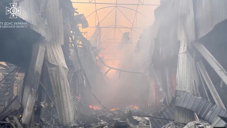 אוקראינה מתקן מחסן ש נהרס ב הפצצה של רוסיה ב אודסה