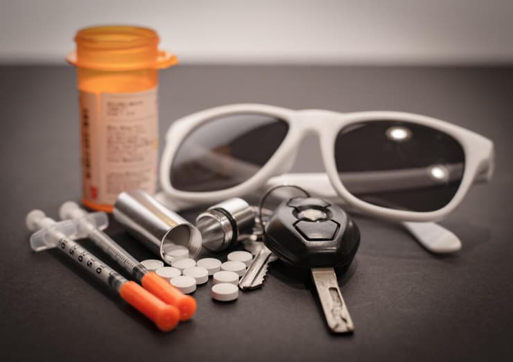הסכנות באחסון תרופות בקיץ במכונית