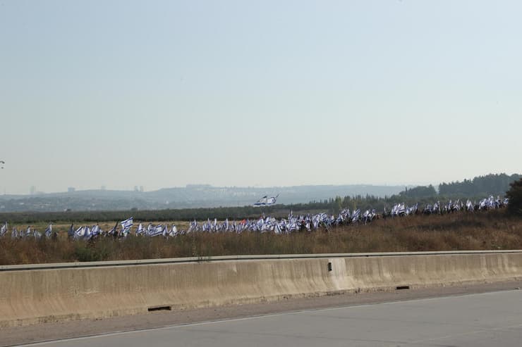 צעדת המחאה נגד המהפכה המשפטית יוצאת מלטרון לירושלים