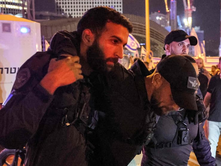 שוטר נפצע בתל אביב 