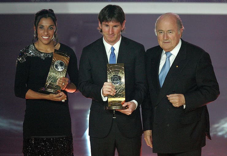 מרתה ומסי עם פרסי כדורגלני השנה 2009